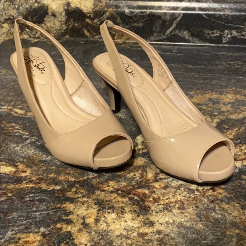 🎈Nude peep-toe Sling-back